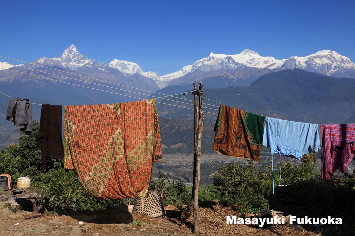 ネパールのポカラから見るヒマラヤの山々