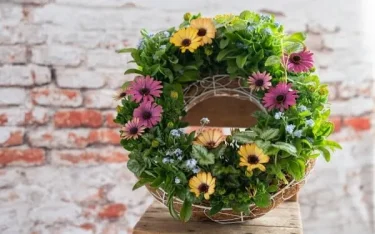 富田英明のすてきな寄せ植えづくりpart9 春の花でつくるリング