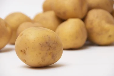 【じゃがいも（ジャガイモ）の育て方】家庭菜園での栽培のポイントやトラブル対処法