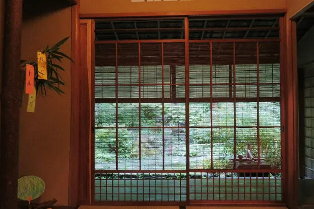 七月の「宝庵茶屋」は夏障子に七夕の設え。