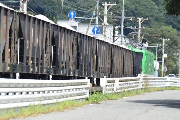 今もセメント列車が走る秩父鉄道、樋口駅付近